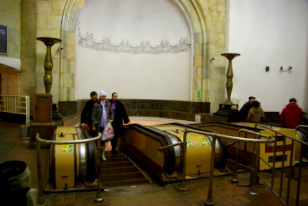 Moscow metro Ploshad Revolutsii 2008-12 east entrance 4