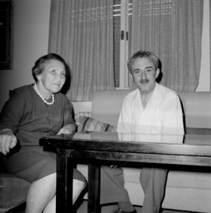 Moshe Sharett, voorzitter van de Jewish Agency met zijn echtgenote, Bestanddeelnr 255-4725 photo