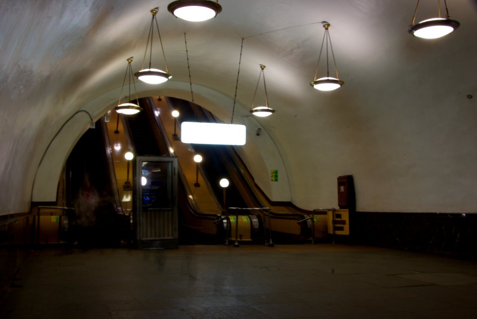 Moscow metro Ploshad Revolutsii 2008-12 east entrance