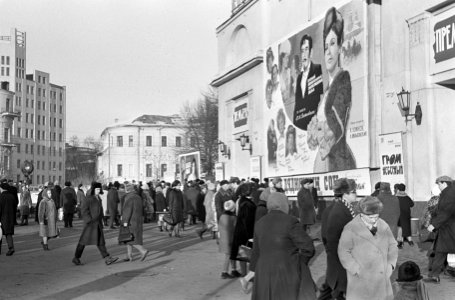 Moskou, nummer 27 theater, nummer 28 bloemenkoopvrouw, nummer 29 metro-station, Bestanddeelnr 920-1211