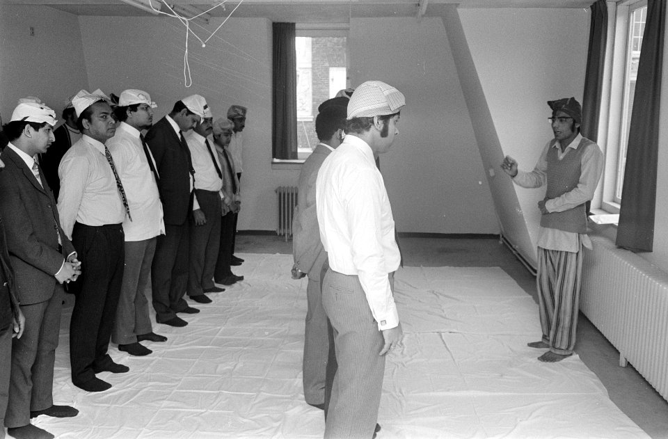 Moslims vieren offerfeest in Runstraat, Amsterdam, Bestanddeelnr 924-2475