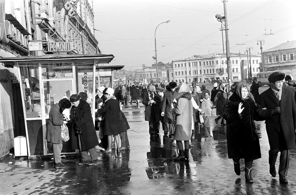 Moskou, nummer 24 en 25 straatleven, nummer 26 en 27 metro-station, Bestanddeelnr 920-1204