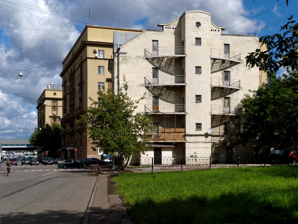 Moscow, Mira 79,77C1 (from Gilyarovskogo) Aug 2009 01