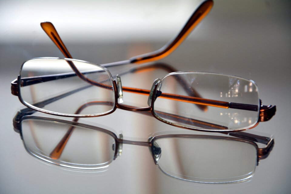 Seeing better reflection gray glasses