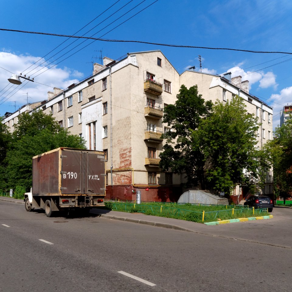 Moscow, Suvorovskaya 2-1K3 July 2009 01