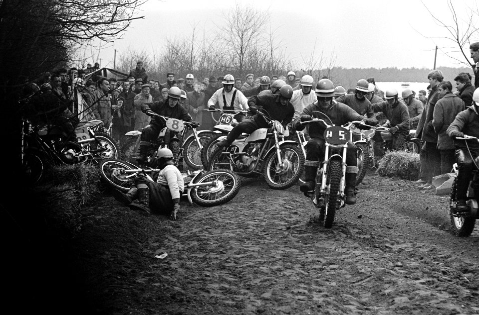 Motorcross in Gemert, vlak na de start van de internationalen kwam de Belg F. Sl, Bestanddeelnr 917-4547