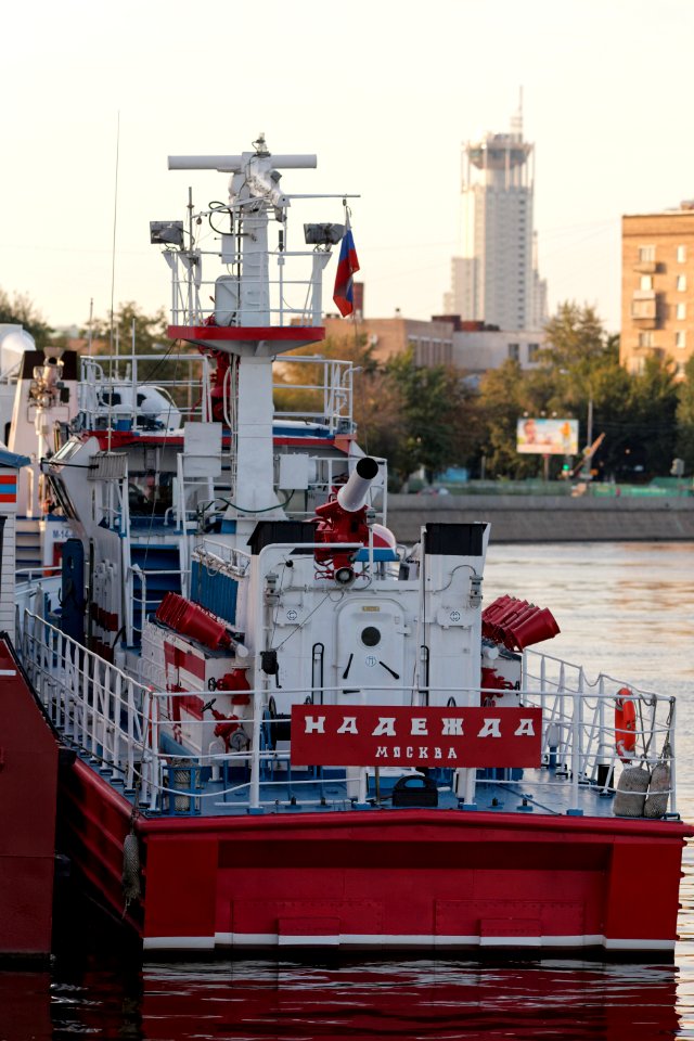 Moscow, Paveletskaya Embankment, Nadezhda fireboat