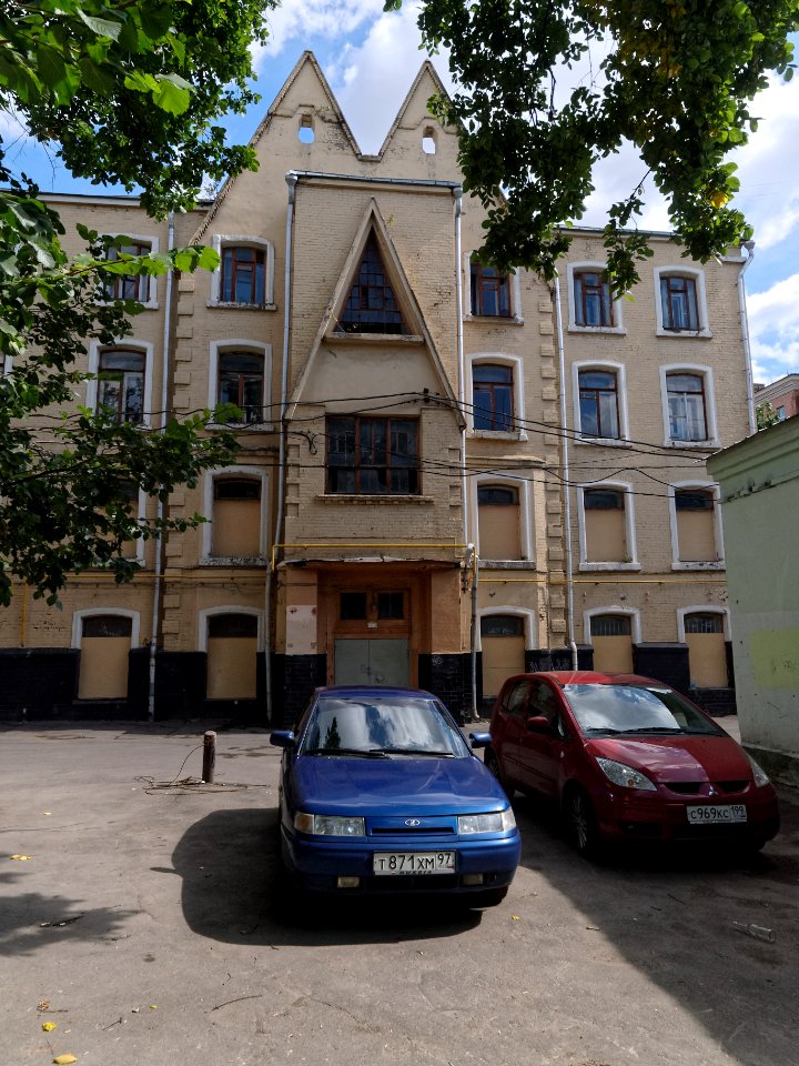 Moscow, Sad-Sukharevskaya 10 west side Aug 2009 02