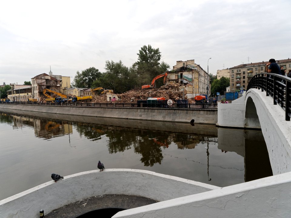 Moscow, Sadovnicheskaya Embankment 77 demolition 21-06-2009 03