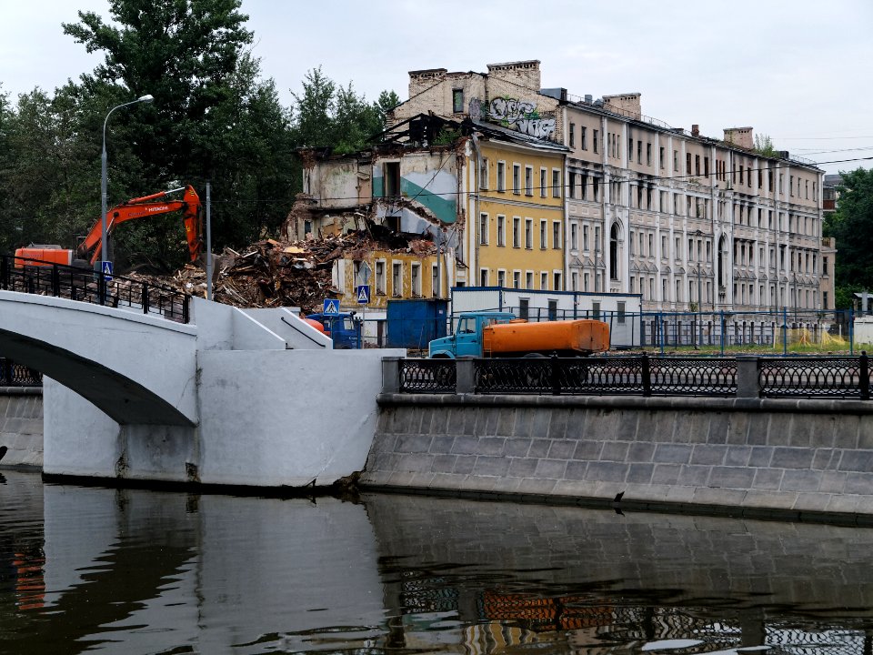 Moscow, Sadovnicheskaya Embankment 77 demolition 21-06-2009 07