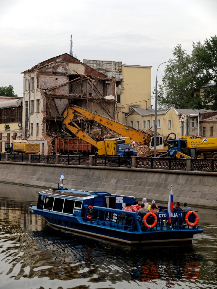 Moscow, Sadovnicheskaya Embankment 77 demolition 21-06-2009 18