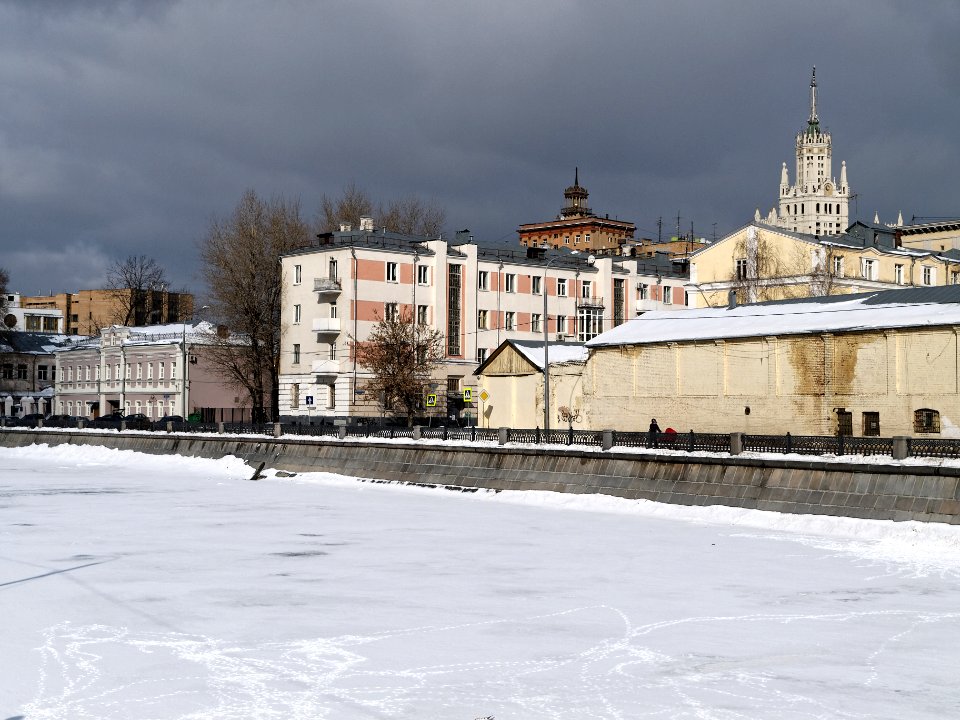 Moscow, Sadovnicheskaya Nab 51,53 Mar 2011 01
