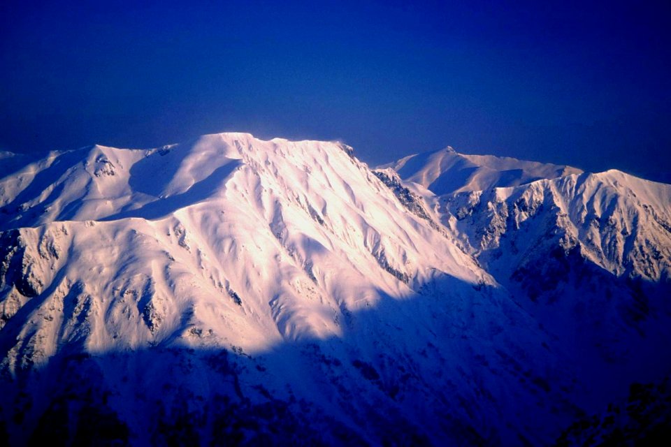 Mount Nukedo from Mount Nishihotaka 2000-4-17