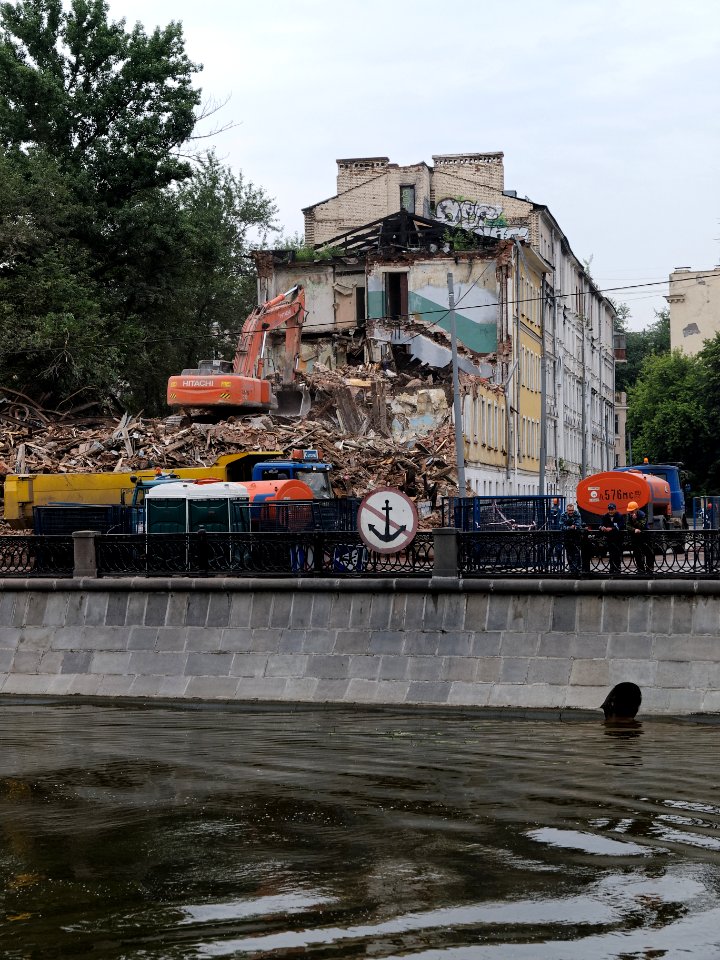 Moscow, Sadovnicheskaya Embankment 77 demolition 21-06-2009 19