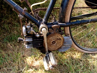 Mosquito auxiliary engine pic1