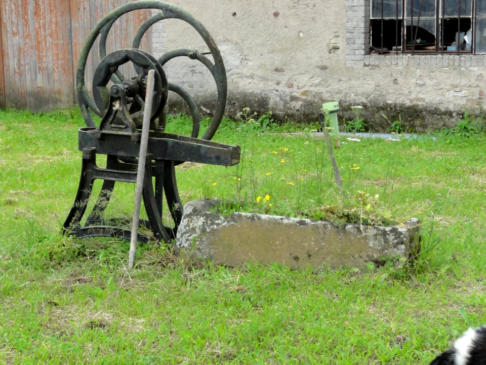 Mouacourt (M-et-M) pompe B