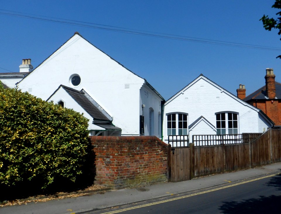 Mount Zion Chapel, Church Road, Leatherhead (July 2013) (2)