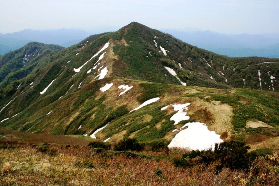 Mount Isokura from Mount Mae 2009-5-11