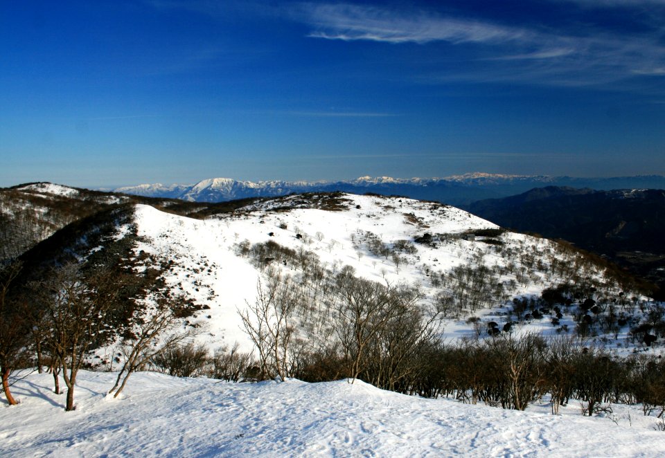 Mount Ibuki and Mount Haku from Mount Fujiwara 2011-02-19