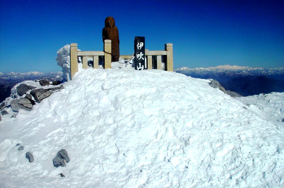 Mount Ibuki and Mount Haku 2004-01-12