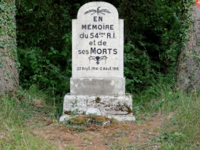 Mouilly (Meuse) memorial du 54e R.I. sur la Tranchée de Calonne