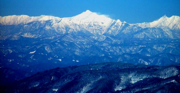 Mount Kasa and Mount Yari from Mount Kurai 2005-3-21