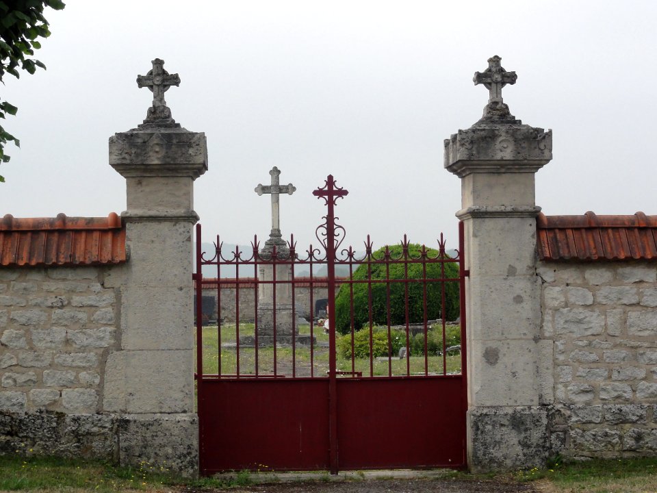 Moulainville (Meuse) portail cimetière