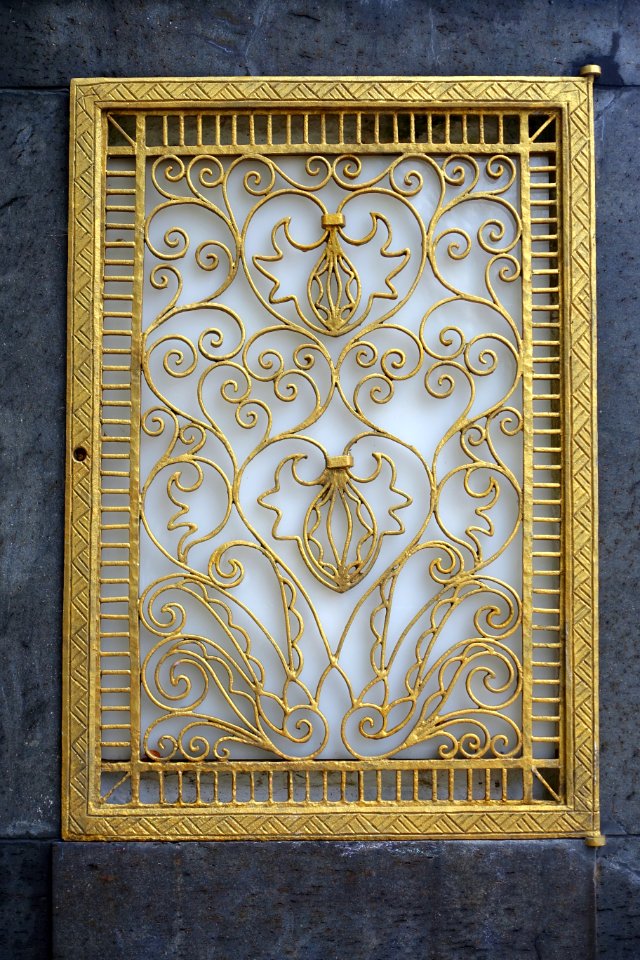 Mountain lion pier grillwork - Platanenhain - Mathildenhöhe - Darmstadt, Germany - DSC01532