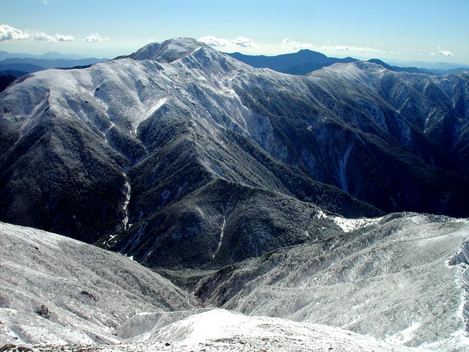 Mount Kamikochi and Mount Chausu from Mount Hijiri 2002-11-06