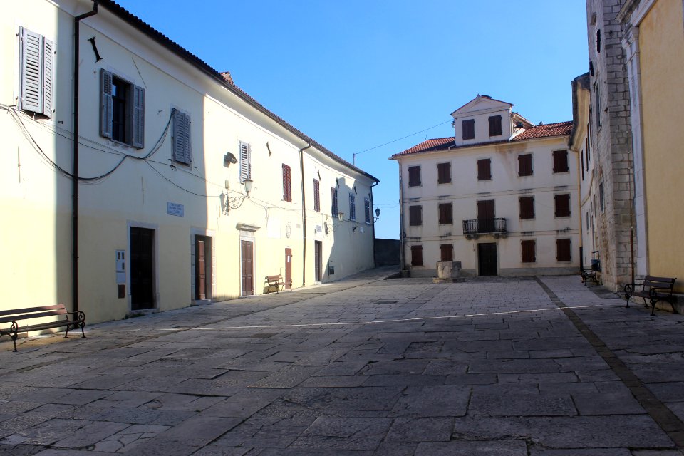 Motovun - Trg Andrea Antico - 01