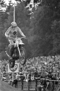Motorcross van Markelo nr 18, 19, 20 de Nederlander Gerrit Wolsink in actie, Bestanddeelnr 927-3563