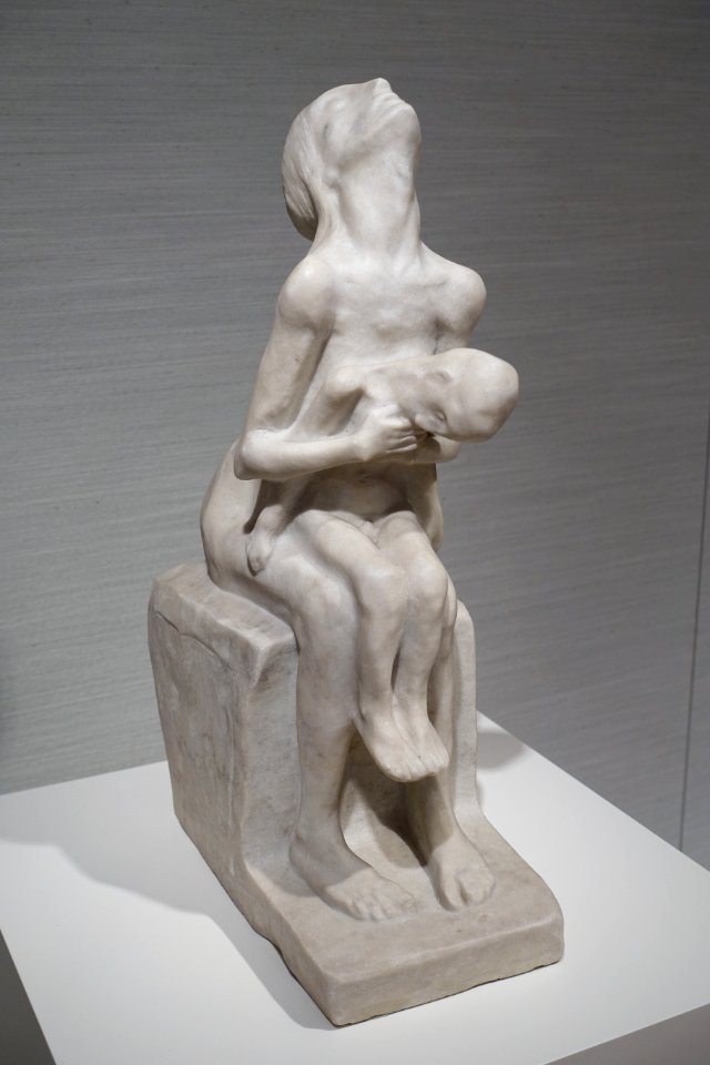 Mother weeping for her dead child, by George Minne, 1886, marble - Hessisches Landesmuseum Darmstadt - Darmstadt, Germany - DSC00733