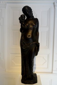 Mother with child, Bernhard Hoetger, 1913 bronze - Museum Künstlerkolonie Darmstadt - Mathildenhöhe - Darmstadt, Germany - DSC05986