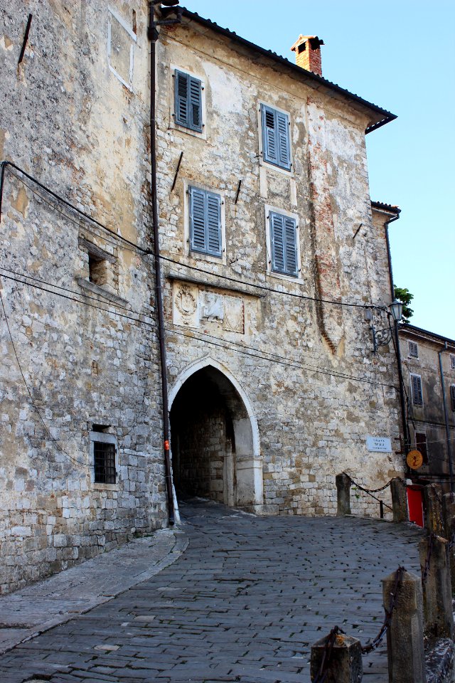 Motovun - Castle gates - 02