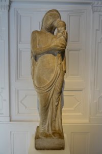 Mother with child II, Bernhard Hoetger, 1913, limestone - Museum Künstlerkolonie Darmstadt - Mathildenhöhe - Darmstadt, Germany - DSC05988
