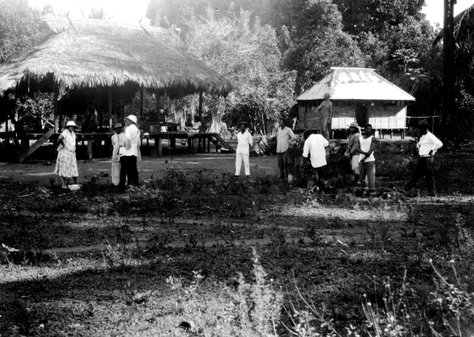 Motiv från expeditionens besök i den lilla byn med statyn av Heliga Dorotea. Puerto Piñas, Darién - SMVK - 004415