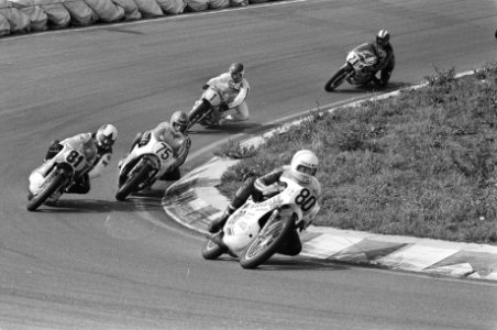Motorraces op Zandvoort 500cc winnaar Lansivuori (Finlan (75) in actie, achter , Bestanddeelnr 927-3243