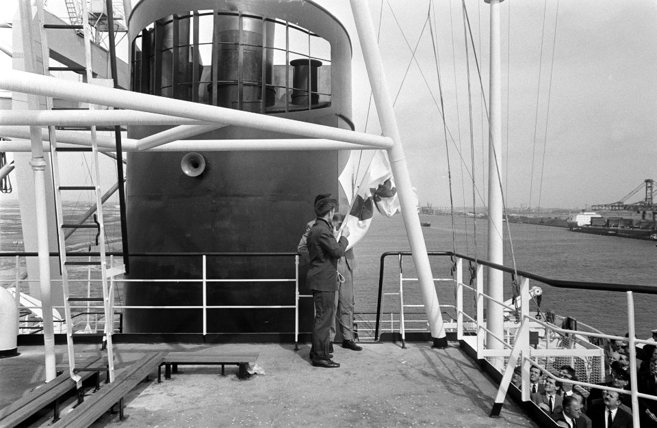 Motorvrachtschip Straat Algoa door Verolme Verenigde Scheepswerven overgedra, Bestanddeelnr 922-3396