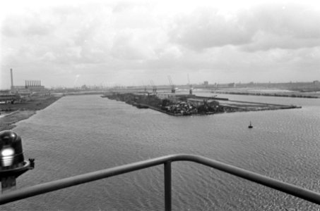 Motorvrachtschip Straat Algoa door Verolme Verenigde Scheepswerven overgedra, Bestanddeelnr 922-3402