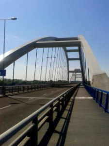 Most drogowy im. Elżbiety Zawackiej w Toruniu od strony prawobrzeżnej strony Torunia