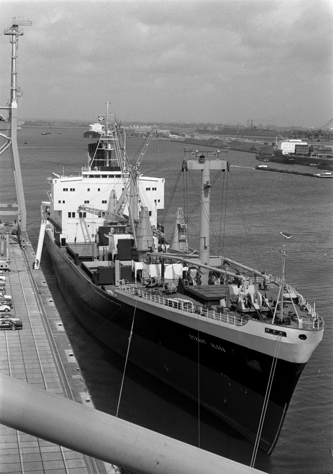 Motorvrachtschip Straat Algoa door Verolme Verenigde Scheepswerven overgedra, Bestanddeelnr 922-3391