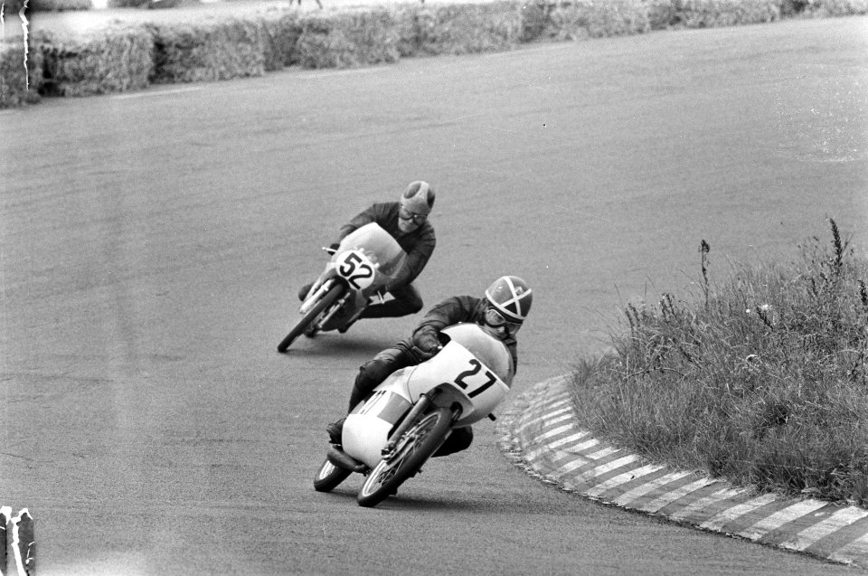 Motorraces Zandvoort. 50cc race voorop nummer 27 Aalt Toersen (Kreidler), daarac, Bestanddeelnr 921-5248