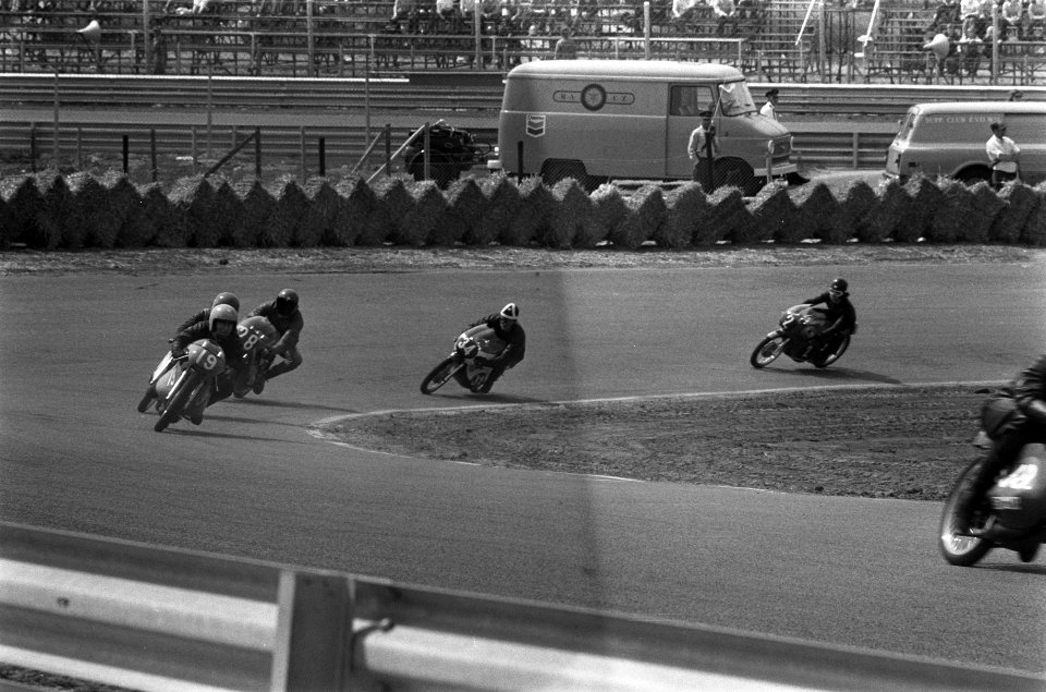 Motorraces op circuit Zandvoort, 350 cc-race, Bestanddeelnr 926-4378