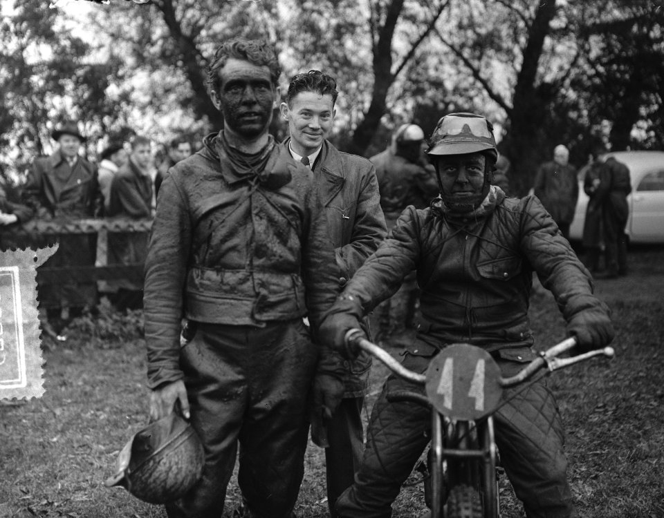 Motorrijden langebaankampioenschappen van Nederland, Alkmaar links H. Meyer rech, Bestanddeelnr 906-7759