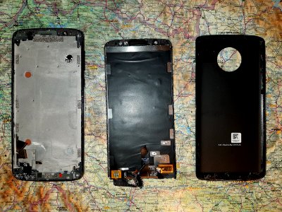 Motorola cell phone disassembly 6