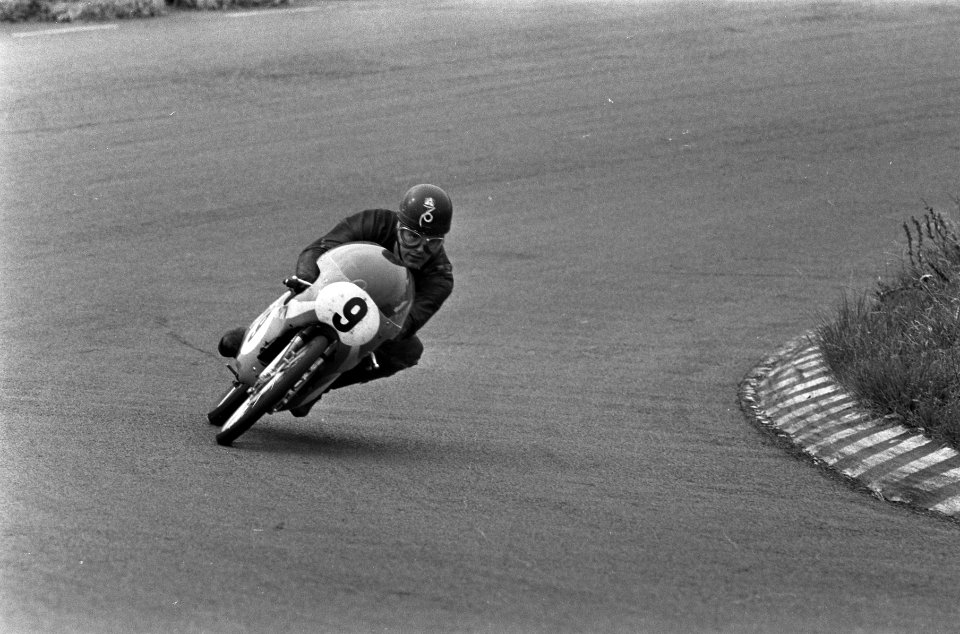 Motorraces Zandvoort. Paul Lodewijkx kwam te vallen in 250cc klasse, Bestanddeelnr 921-5251