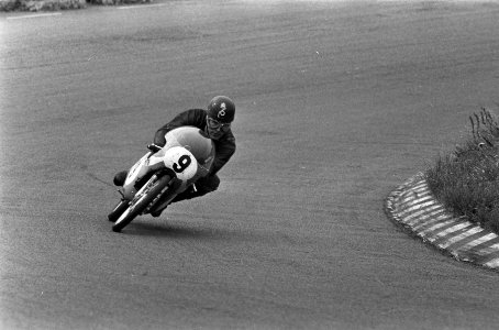 Motorraces Zandvoort. Paul Lodewijkx kwam te vallen in 250cc klasse, Bestanddeelnr 921-5251