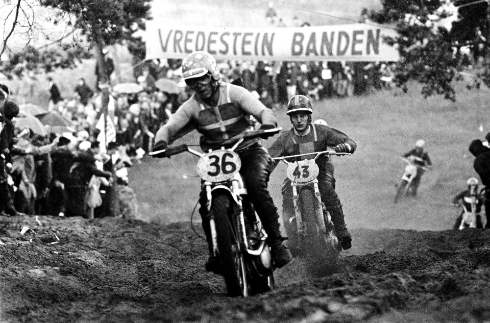 Motorrennen in Bergharen, nr. 9, nr. 36 Bill Nilsson (Z nr. 43, J. Teunissen (Be, Bestanddeelnr 918-0070