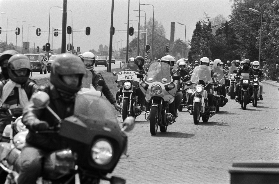 Motorkruistocht tegen de kruisraketten 2000 motorrijders hielden demonstratie, Bestanddeelnr 932-9816