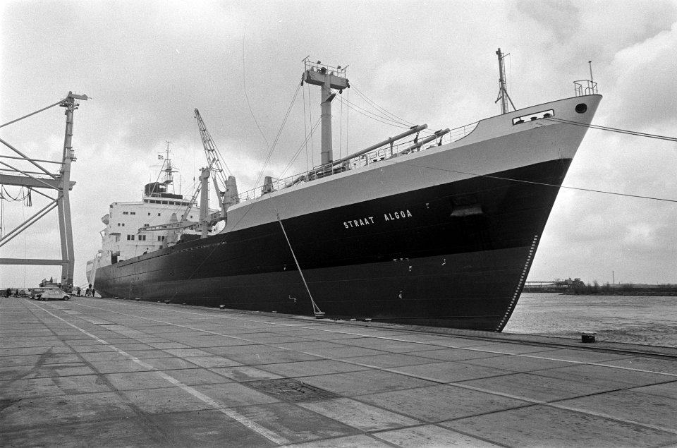 Motorvrachtschip Straat Algoa door Verolme Verenigde Scheepswerven overgedra, Bestanddeelnr 922-3389